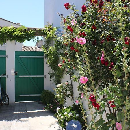 Ferienwohnung Beau T3 *** Pour 2 A 4 Pers Avec Patio Privatif La Couarde-sur-Mer Exterior foto