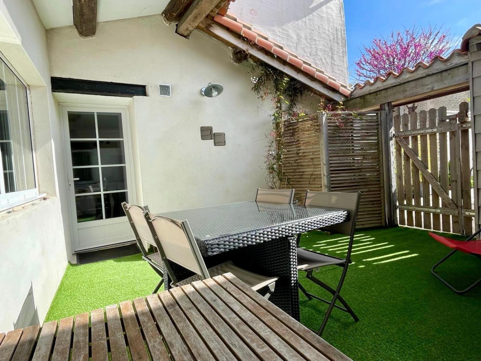 Ferienwohnung Beau T3 *** Pour 2 A 4 Pers Avec Patio Privatif La Couarde-sur-Mer Exterior foto