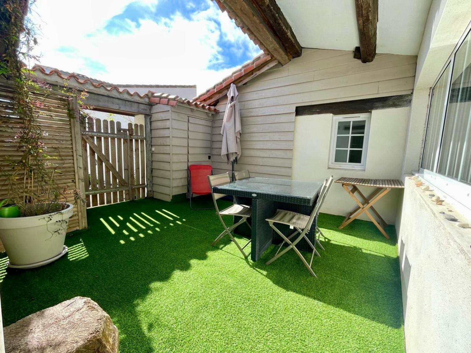 Ferienwohnung Beau T3 *** Pour 2 A 4 Pers Avec Patio Privatif La Couarde-sur-Mer Exterior foto