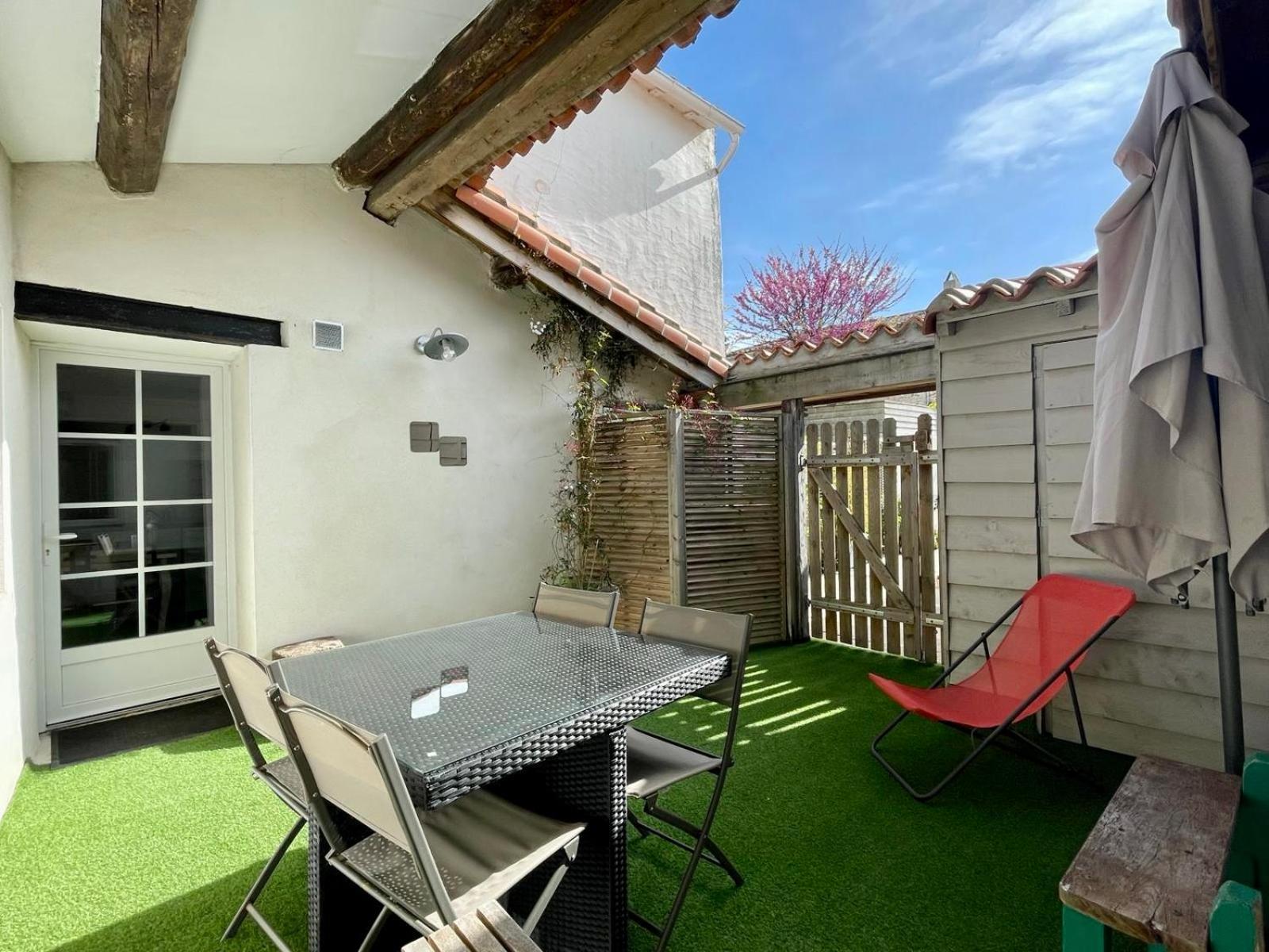 Ferienwohnung Beau T3 *** Pour 2 A 4 Pers Avec Patio Privatif La Couarde-sur-Mer Exterior foto
