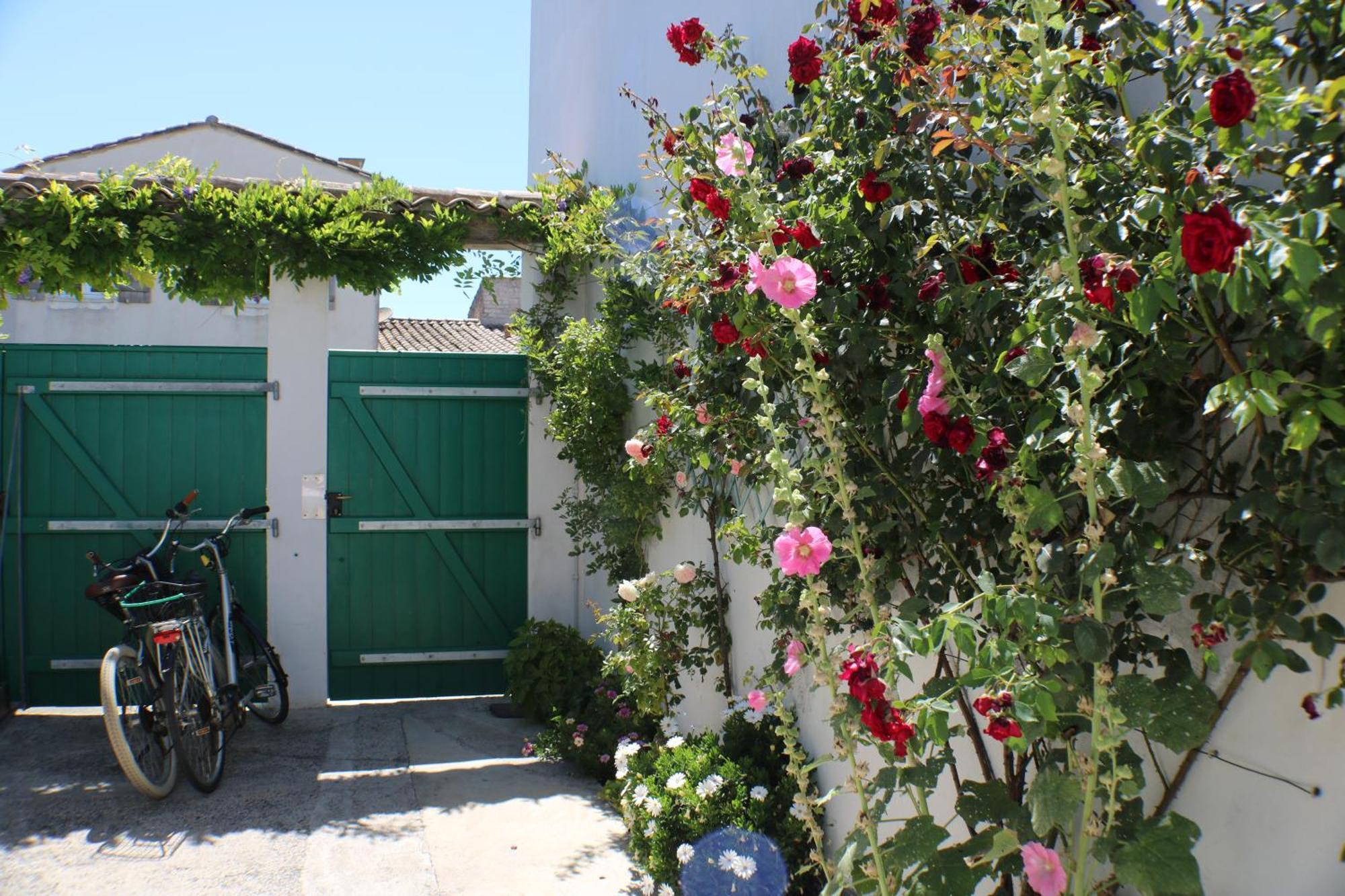 Ferienwohnung Beau T3 *** Pour 2 A 4 Pers Avec Patio Privatif La Couarde-sur-Mer Exterior foto