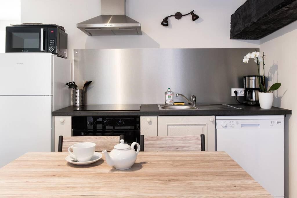 Ferienwohnung Beau T3 *** Pour 2 A 4 Pers Avec Patio Privatif La Couarde-sur-Mer Exterior foto