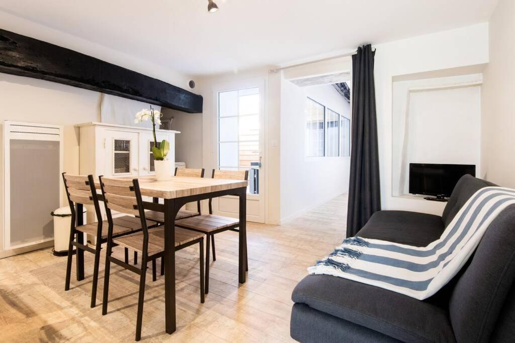 Ferienwohnung Beau T3 *** Pour 2 A 4 Pers Avec Patio Privatif La Couarde-sur-Mer Exterior foto