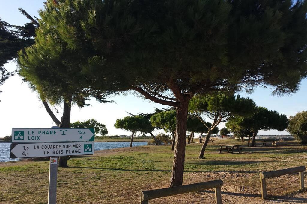 Ferienwohnung Beau T3 *** Pour 2 A 4 Pers Avec Patio Privatif La Couarde-sur-Mer Exterior foto