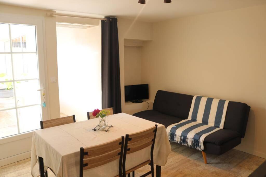 Ferienwohnung Beau T3 *** Pour 2 A 4 Pers Avec Patio Privatif La Couarde-sur-Mer Exterior foto